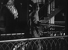 『わが青春のマリアンヌ』 1955　約38分：空中回廊と三階への階段