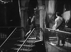 『わが青春のマリアンヌ』 1955　約38分：階段と二階回廊