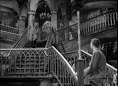 『わが青春のマリアンヌ』 1955　約1時間12分：大広間の階段