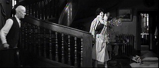 『恋人たち』 1958　約7分：玄関広間　二階への湾曲階段