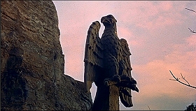『吸血鬼ドラキュラ』 1958　約0分：鷲の石像