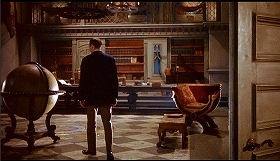 『吸血鬼ドラキュラ』 1958　約13分：二階の図書室