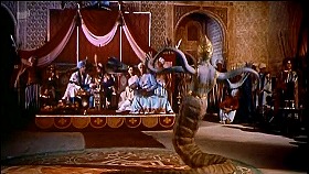『シンバッド七回目の航海』 1958　約19分：アルハンブラ　宴の間＋踊る半人半蛇