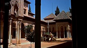 『シンバッド七回目の航海』 1958　約25分：アルハンブラ、建物と建物の間