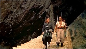 『シンバッド七回目の航海』 1958　約42分：島　人面像の洞窟を抜けた先の階段