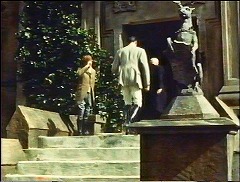 『バスカヴィル家の犬』 1959　約28分：玄関への階段