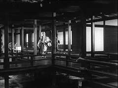 『怪猫有馬御殿』 1953　約8分：交差する渡り廊下