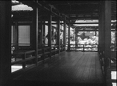 『怪談佐賀屋敷』 1953　約31分：ジグザグ状渡り廊下