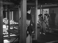 『怪談佐賀屋敷』 1953　約32分：ジグザグ状渡り廊下