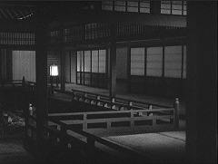 『怪猫岡﨑騒動』 1954　約57分：長廊下