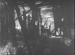 『怪猫岡﨑騒動』 1954　約1時間13分：破れ寺、入口附近