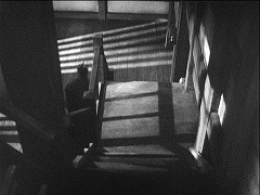 『怪猫岡﨑騒動』 1954　約1時間16分：天守最上階への階段、上から
