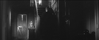 『女吸血鬼』 1959　約8分：屋敷の階段