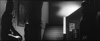 『女吸血鬼』 1959　約17分：夜・閉館後の美術館、階段