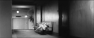 『女吸血鬼』 1959　約22分：ホテルの廊下