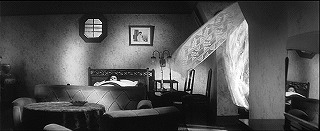 『女吸血鬼』 1959　約48分：屋敷の母親の部屋＋風にたなびくカーテン