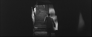 『『女吸血鬼』 1959　約1時間2分：地底城への通路、奥に途中で枝分かれする上への階段