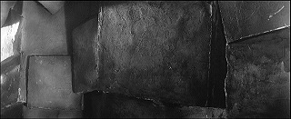 『女吸血鬼』 1959　約1時間12分：地底城への通路　洞窟状の壁