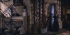 『吸血鬼ドラキュラの花嫁』 1960　約28分：広間から玄関口へ