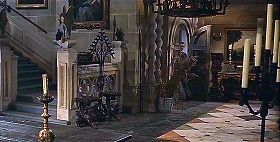 『吸血鬼ドラキュラの花嫁』 1960　約48分：広間の入口附近と階段