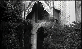 『血ぬられた墓標』 1960　約56分：教会のファサード