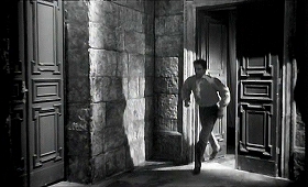 『血ぬられた墓標』 1960　約1時間1分：アンドレの部屋の前