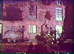 『血とバラ』 1960　約3分：城との壁の一部、夜