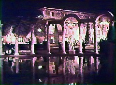 『血とバラ』 1960　約11分：池とアーケード、奥に城