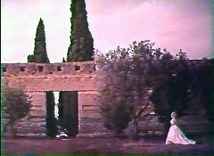 『血とバラ』 1960　約23分：石造りの塀