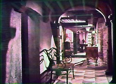 『血とバラ』 1960　約49分：二階(?)廊下