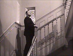 『顔のない眼』 1960　約19分：二階から三階への階段