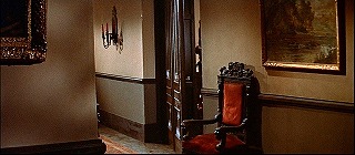 『アッシャー家の惨劇』 1960　約23分：二階廊下、階段方面と逆の方