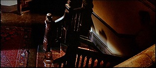 『アッシャー家の惨劇』 1960　約25分：階段から下を見下ろす