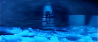 『アッシャー家の惨劇』 1960　約1時間0分：青い悪夢　階段
