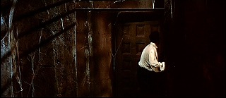 『アッシャー家の惨劇』 1960　約1時間9分：納骨堂隠し部屋奥の扉