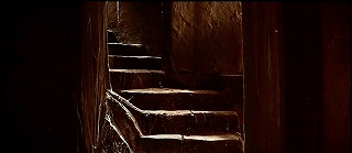 『アッシャー家の惨劇』 1960　約1時間9分：隠し通路の階段