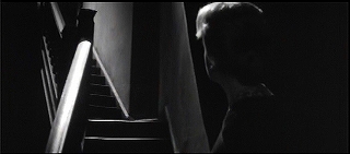 『回転』 1961　約38分：屋根裏への階段