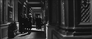 『去年マリエンバートで』 1961　約41分：廊下