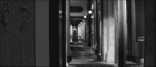 『去年マリエンバートで』 1961　約42分：廊下