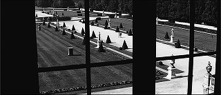 『去年マリエンバートで』 1961　約1時間5分：Aの部屋の窓から庭園