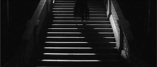 『去年マリエンバートで』 1961　約1時間26分：階段＋影