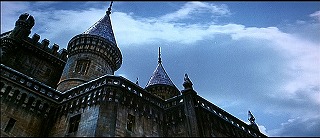 『恐怖の振子』 1961　約9分：城の外観　近い位置で下から