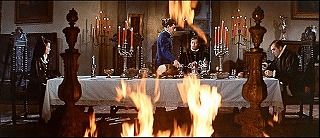 『恐怖の振子』 1961　約14分：食堂　暖炉の中から