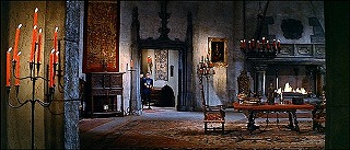 『恐怖の振子』 1961　約14分：食堂から広間　奥に玄関への通路