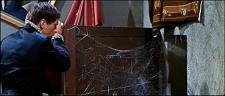 『恐怖の振子』 1961　約42分：エリザベスの部屋の隠し扉