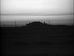 『恐怖の足跡』 1962　約14分：遊園地址、夜の道路から