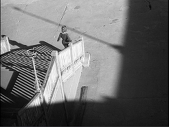 『恐怖の足跡』 1962　約49分：階段、かなり高い位置から