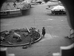 『恐怖の足跡』 1962　約1時間17分：入口の方、上から