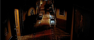 『姦婦の生き埋葬』 1962　約18分：二階廊下、上から