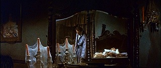 『怪異ミイラの恐怖／黒猫の怨霊／人妻を眠らす妖術』 1962　約19分：第1話　レノーラの部屋の鏡